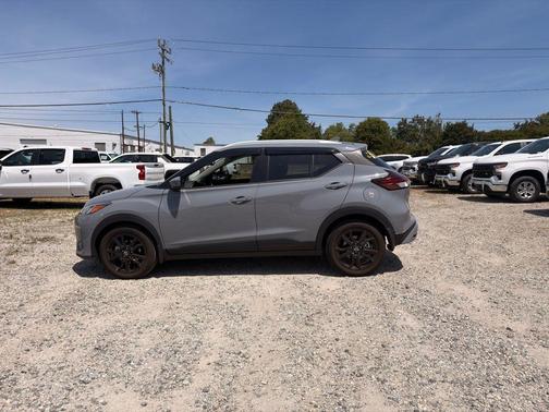 Boulder Gray Pearl 2023 Nissan Kicks SV