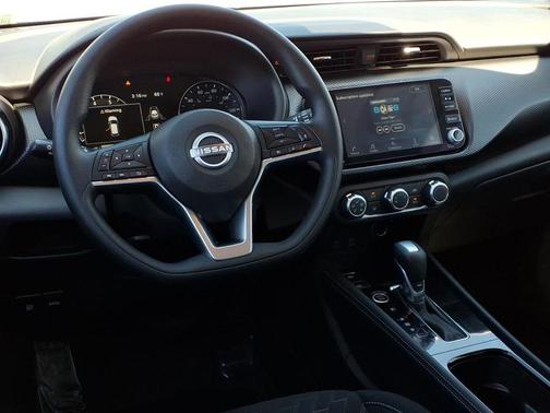 Boulder Gray Pearl 2023 Nissan Kicks SV