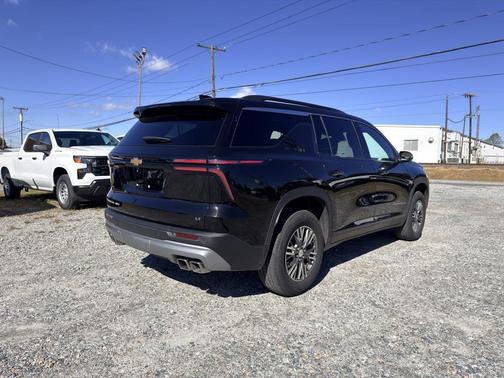 2024 Chevrolet Traverse LT