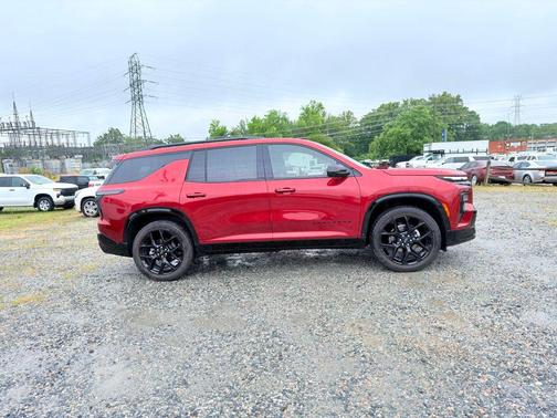 Radiant Red Tintcoat 2025 Chevrolet Traverse RS