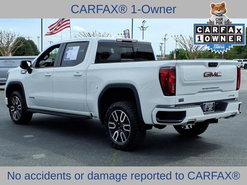 Summit White 2024 GMC Sierra 1500 AT4