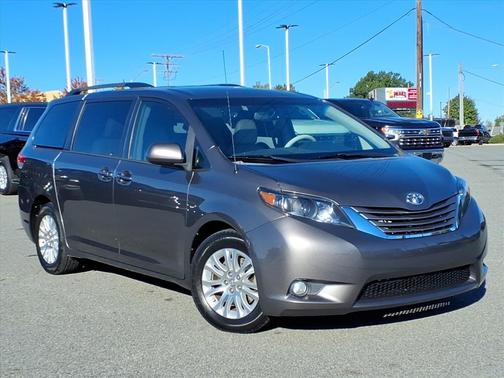 2013 Toyota Sienna XLE