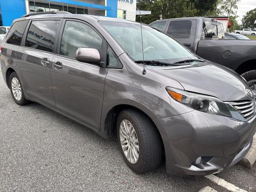 2013 Toyota Sienna XLE