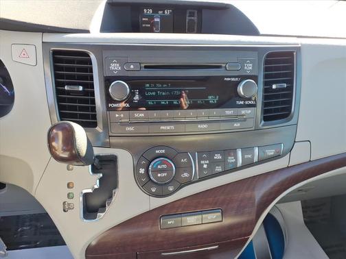 2013 Toyota Sienna XLE
