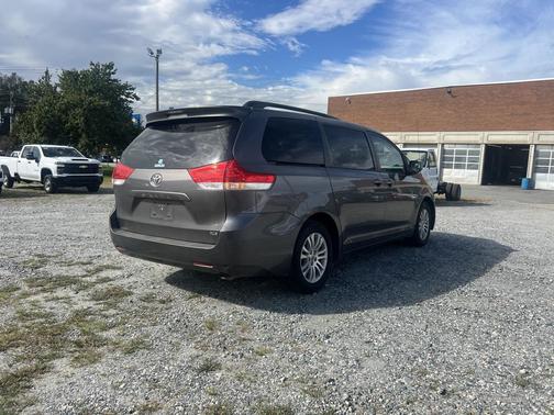 2013 Toyota Sienna XLE