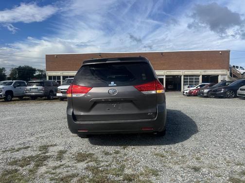 2013 Toyota Sienna XLE