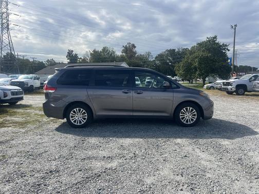 2013 Toyota Sienna XLE