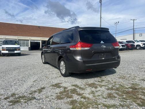 2013 Toyota Sienna XLE