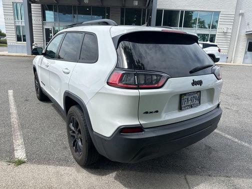 Bright White Clearcoat 2023 Jeep Cherokee Altitude