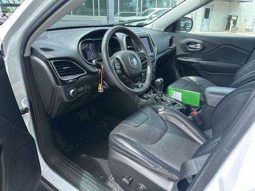 Bright White Clearcoat 2023 Jeep Cherokee Altitude