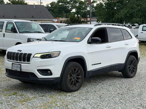 Bright White Clearcoat 2023 Jeep Cherokee Altitude