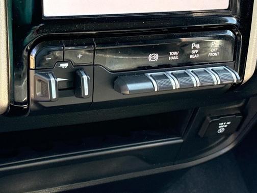 2023 RAM 2500 Laramie Crew Cab 4x4 6'4' Box