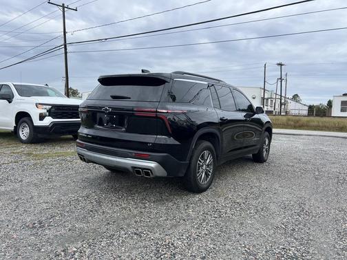 2024 Chevrolet Traverse LT