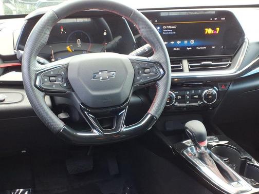 Mosaic Black Metallic 2026 Chevrolet Trax FWD 2RS