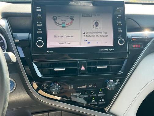 2022 Toyota Camry Hybrid XLE