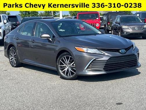 2022 Toyota Camry Hybrid XLE