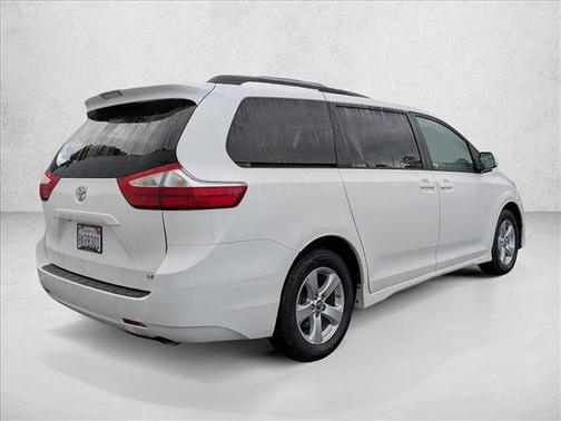 2019 Toyota Sienna LE