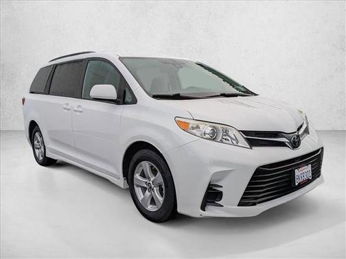 2019 Toyota Sienna LE