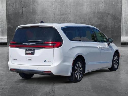 2023 Chrysler Pacifica Hybrid Touring L