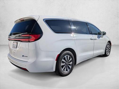 2022 Chrysler Pacifica Hybrid Touring L