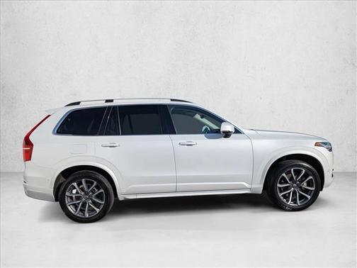 2018 Volvo XC90 T5 Momentum