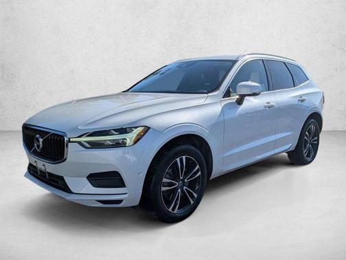 Crystal White Pearl Metallic 2019 Volvo XC60 T6 Momentum