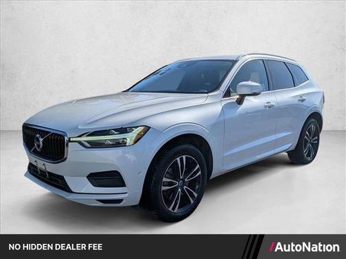 Crystal White Pearl Metallic 2019 Volvo XC60 T6 Momentum