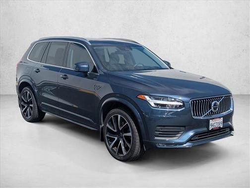 2020 Volvo XC90 T6 Momentum