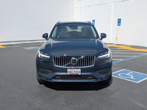 2020 Volvo XC90 T6 Momentum