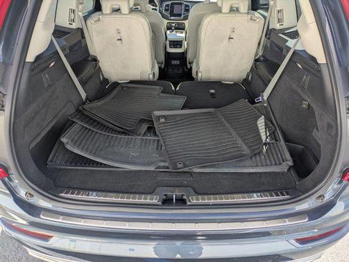 2020 Volvo XC90 T6 Momentum