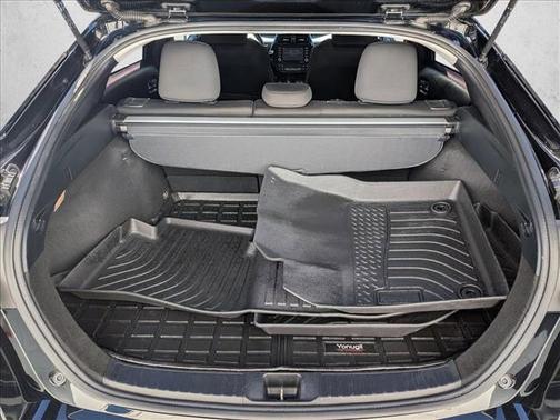 2022 Toyota Prius LE