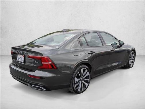 Pine Grey Metallic 2022 Volvo S60 T5 Momentum
