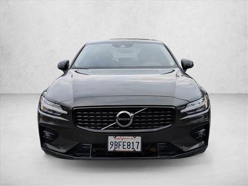 Pine Grey Metallic 2022 Volvo S60 T5 Momentum