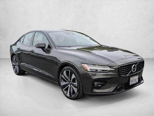 Pine Grey Metallic 2022 Volvo S60 T5 Momentum