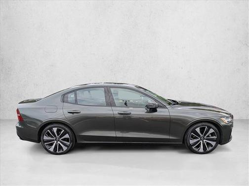 Pine Grey Metallic 2022 Volvo S60 T5 Momentum