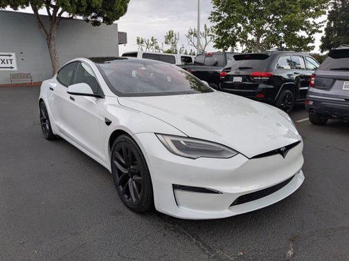 Pearl White Multi-Coat 2021 Tesla Model S Plaid