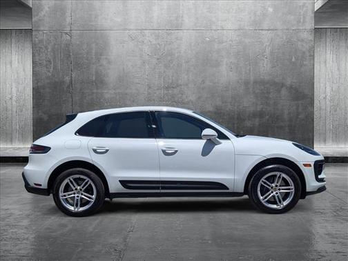 2022 Porsche Macan Base