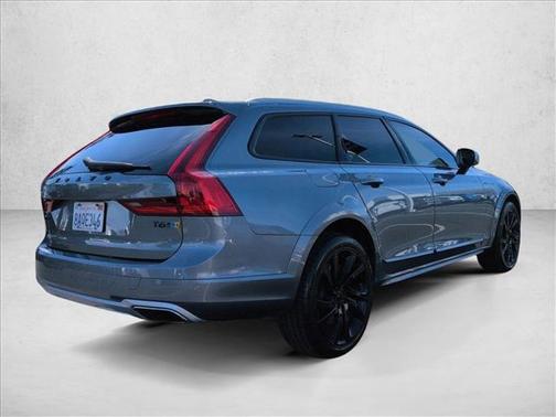 2018 Volvo V90 Cross Country T6