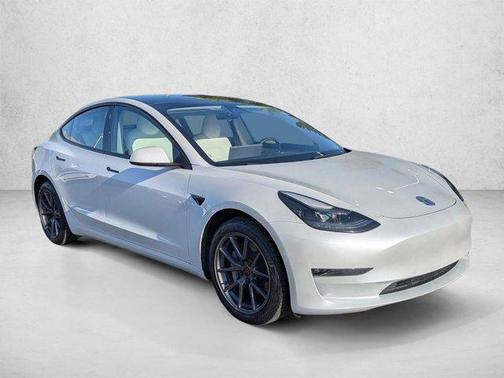 Pearl White Multi-Coat 2022 Tesla Model 3 Long Range