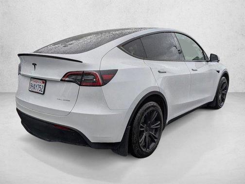 Pearl White Multi-Coat 2023 Tesla Model Y Long Range Dual Motor All-Wheel Drive
