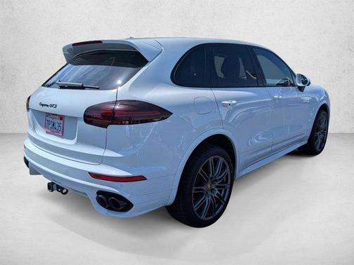 Carrara White Metallic 2016 Porsche Cayenne GTS
