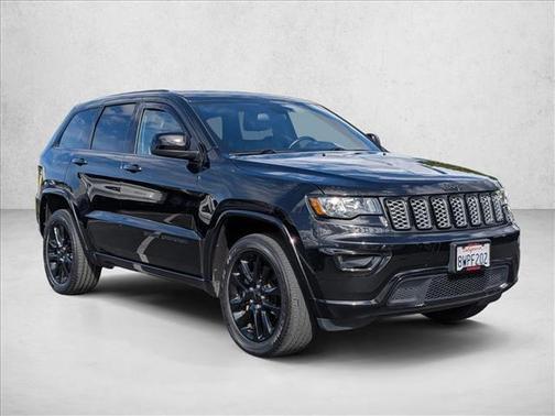 Diamond Black Crystal Pearlcoat 2021 Jeep Grand Cherokee Laredo