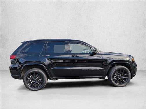 Diamond Black Crystal Pearlcoat 2021 Jeep Grand Cherokee Laredo