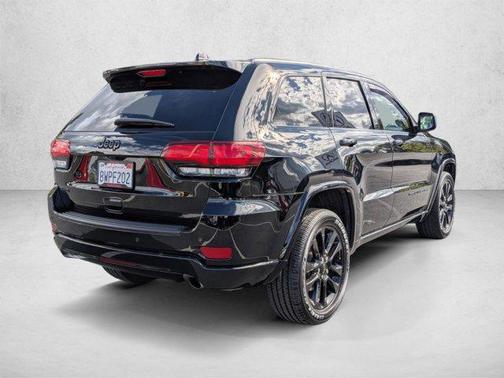 Diamond Black Crystal Pearlcoat 2021 Jeep Grand Cherokee Laredo