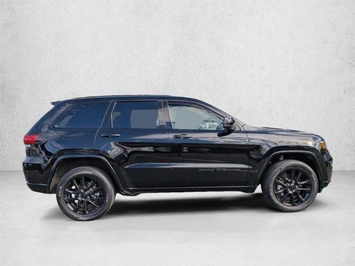 Diamond Black Crystal Pearlcoat 2021 Jeep Grand Cherokee Laredo