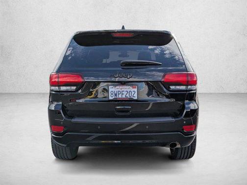 Diamond Black Crystal Pearlcoat 2021 Jeep Grand Cherokee Laredo