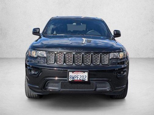 Diamond Black Crystal Pearlcoat 2021 Jeep Grand Cherokee Laredo