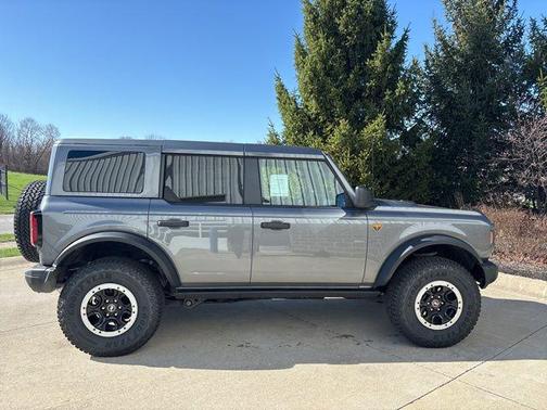 Carbonized Gray Metallic 2026 Ford Bronco Badlands