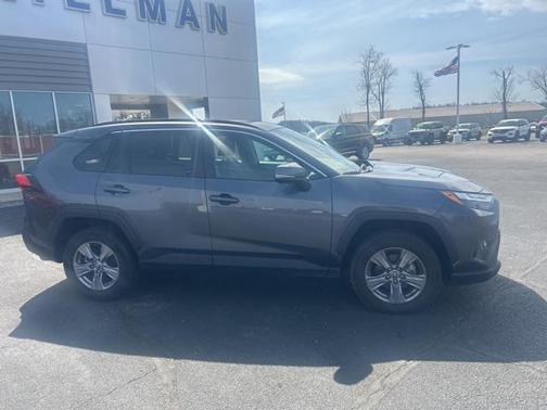 2022 Toyota RAV4 XLE