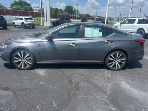 2022 Nissan Altima SR FWD